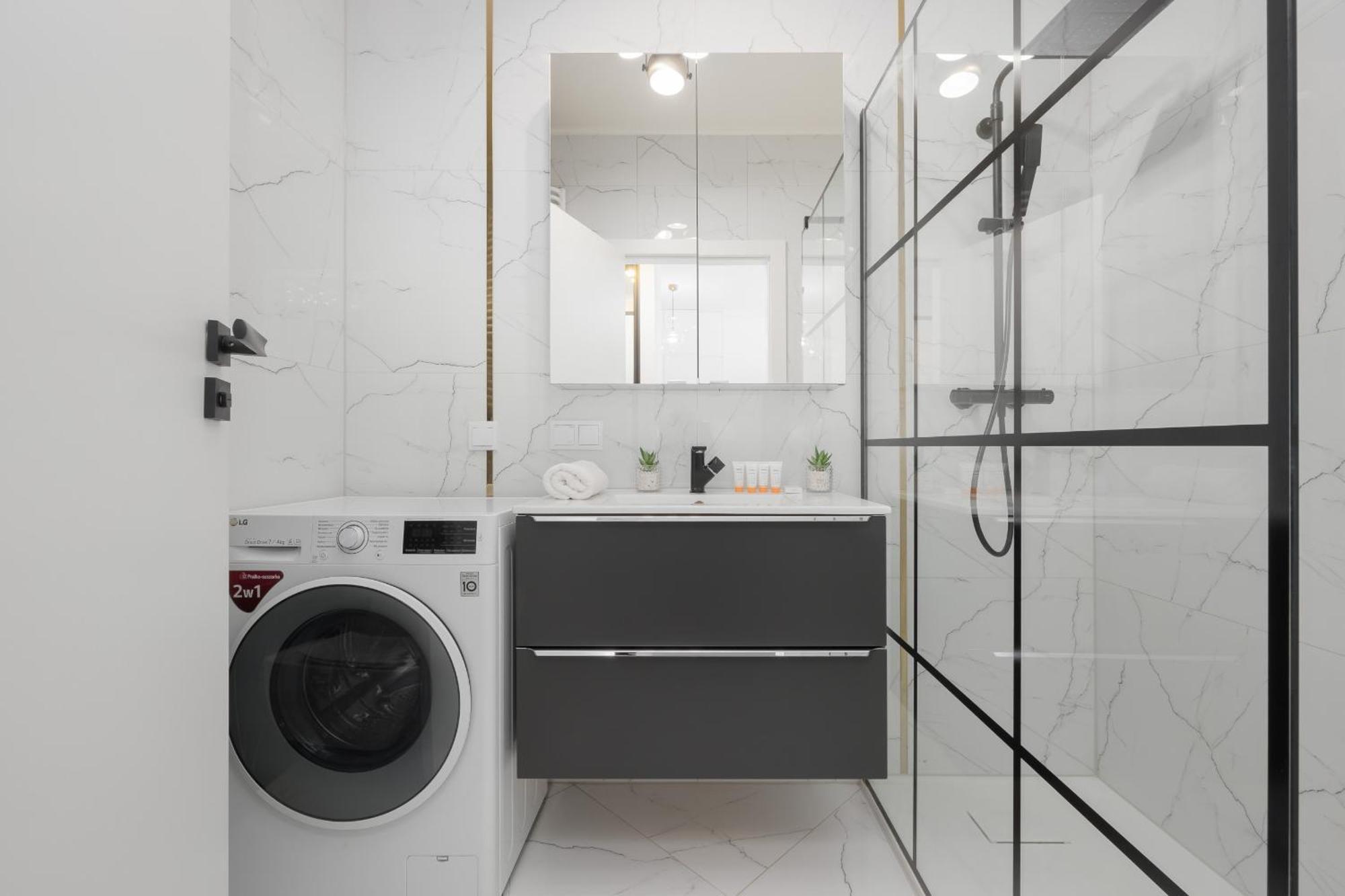Apartment With Balcony & Parking In Warsaw By Noclegi Renters Kültér fotó