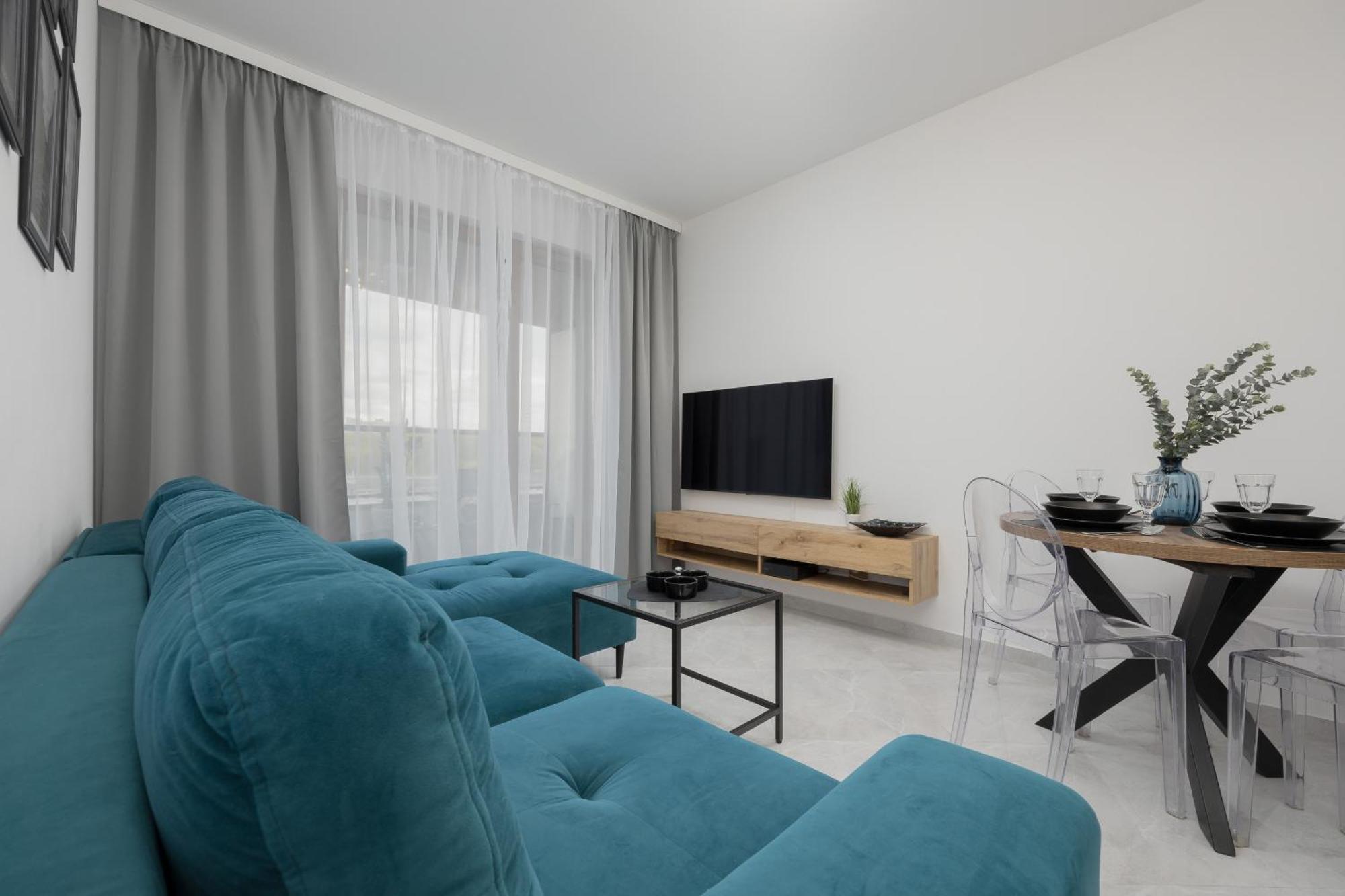 Apartment With Balcony & Parking In Warsaw By Noclegi Renters Kültér fotó