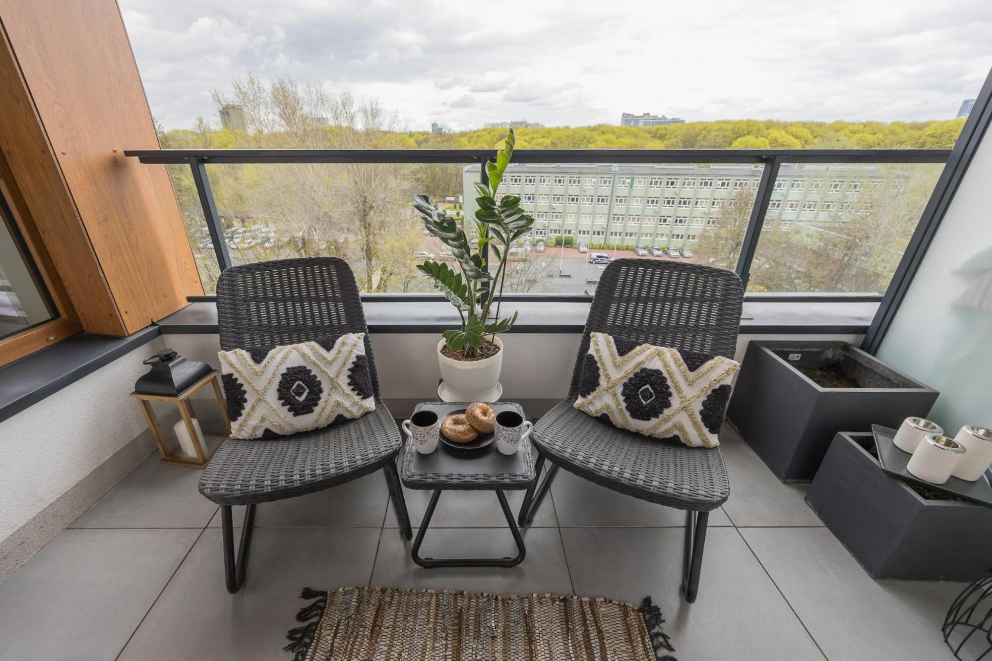 Apartment With Balcony & Parking In Warsaw By Noclegi Renters Kültér fotó